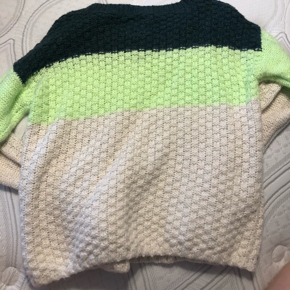 Hollister sweater - Picture 2 of 2